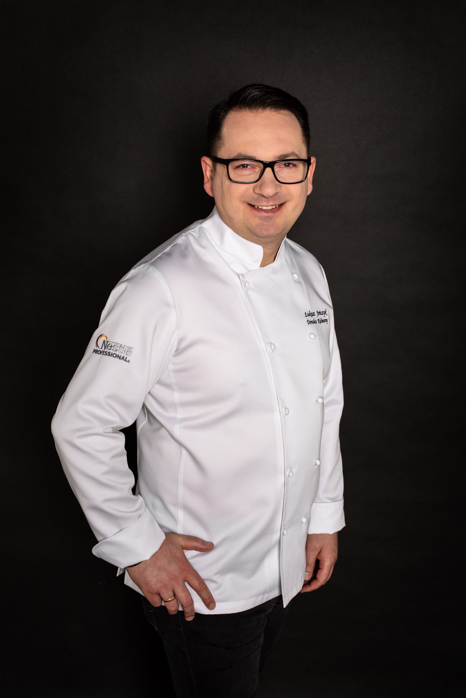 Portret Łukasza Jończyka, eksperta kulinarnego