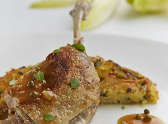 Kaczka confit w sosie z zielonym pieprzem