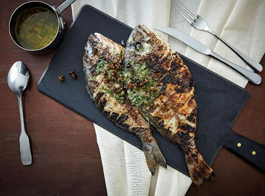 Dorada pieczona z ciepłym sosem vinaigrette