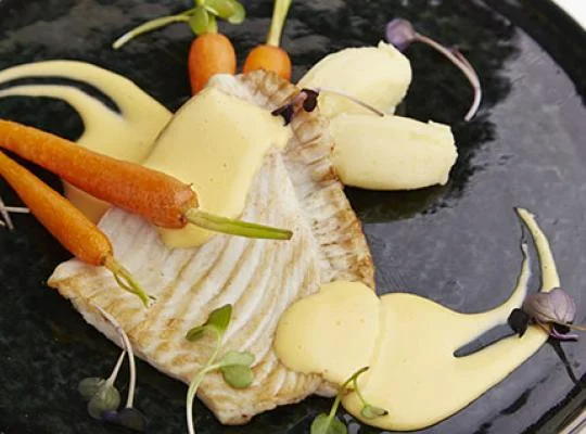 Grillowany filet z turbota z sosem bearnaise