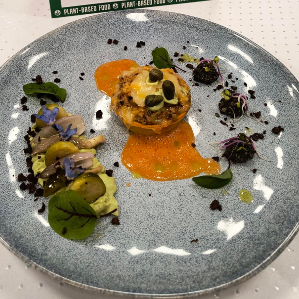 Tarta z roslinnym tunczykiem