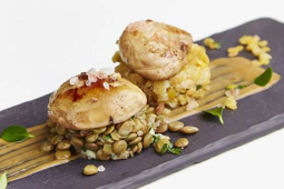 Eskalopki z foie gras z soczewicą w sosie z dodatkiem porto