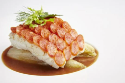 Filet z sandacza w łusce z kiełbasek z cykorią w śmietance