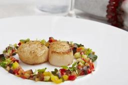 Małże św. Jakuba saute z mini ratatoull