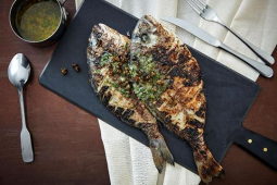 Dorada pieczona z ciepłym sosem vinaigrette