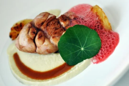 Grasica / fenkuł /wanilia / demi-glace /piana truskawkowa