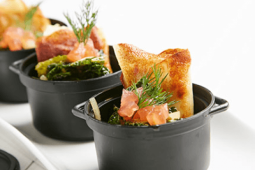 Filet z Labraksa na chrupiąco w sosie z dodatkiem białego wina