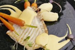 Grillowany filet z turbota z sosem bearnaise