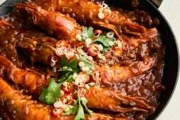 krewetki w sosie pomidorowym