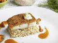 Pieczony halibut z chrupiącą zapiekanką