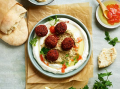 FALAFELE Z BURAKIEM NA TALERZU
