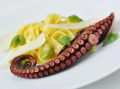Tagliatelle / ośmiornica grillowana / sos pomarańczowy / bób / bazylia