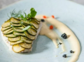 Turbot w łusce z cukinii z sosem bearnaise aromatyzowanym wywarem rybnym z czarnym i czerwonym kawiorem